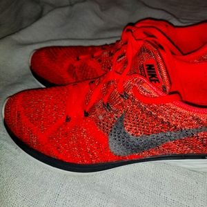 Nike Flyknit Lunarlon Running shoes red size 10.5
